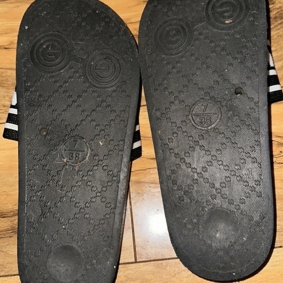 Sole Mates “Love Slides” Size Med (7/8) - Great Condition! Black snd White - Picture 4 of 4
